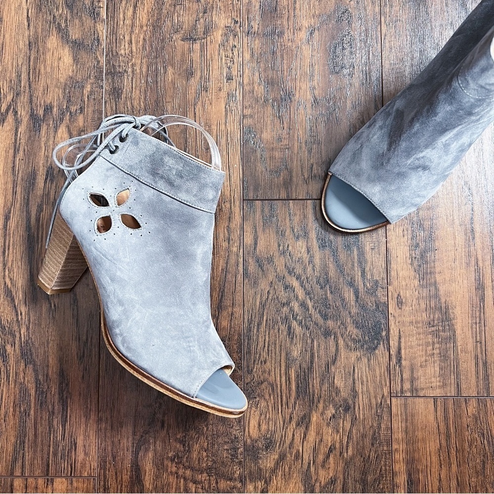 Sundance • Stormy Sandals open toe ankle booties heel grey suede leather boho